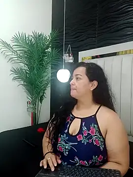 lucia vonne  online show from 8, 1, 2025