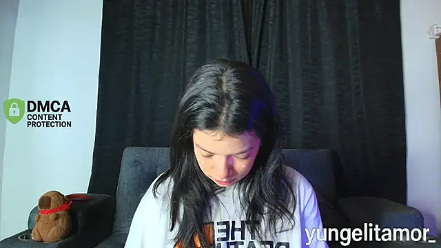 yungelitamor  online show from 30, 10, 2025