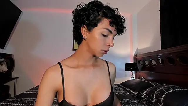 Snapshot of xhenisa_ chatting on 28, 12, 2024 xhenisa online show from 28, 12, 2024