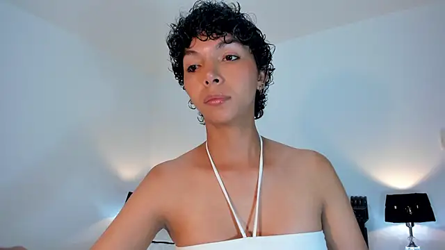 Snapshot of xhenisa_ chatting on 28, 2, 2025 xhenisa online show from 28, 2, 2025