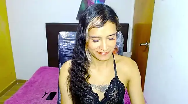 Snapshot of Queen_camila chatting on 12, 3, 2025 Queen camila online show from 12, 3, 2025