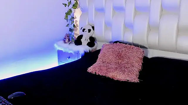 BeckyRusso online show from 17, 2, 2025