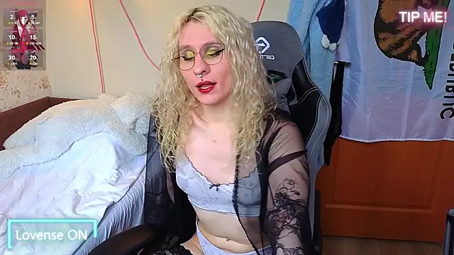 Snapshot of Lori_Myaf chatting on 25, 4, 2026 Lori Myaf online show from 25, 4, 2026