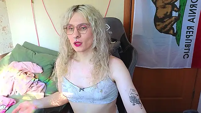 Snapshot of Lori_Myaf chatting on 19, 5, 2026 Lori Myaf online show from 19, 5, 2026