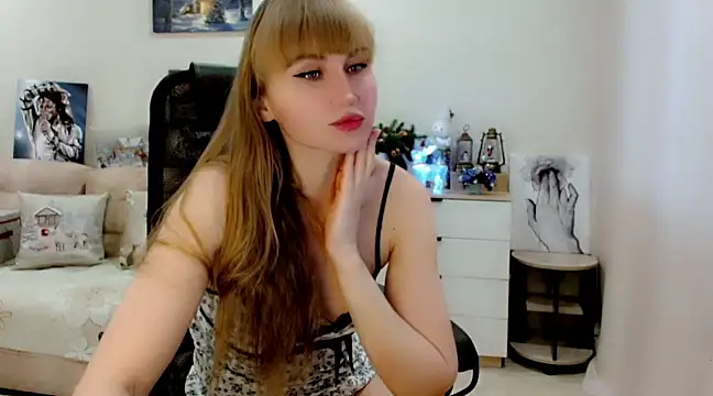 Snapshot of EveLove33 chatting on 19, 2, 2025 EveLove33 online show from 19, 2, 2025