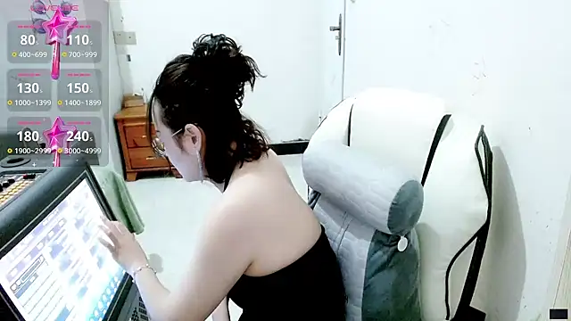 Snapshot of -orange_ chatting on 18, 3, 2025 -orange online show from 18, 3, 2025
