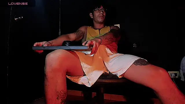 Snapshot of FuckHardlove chatting on 16, 1, 2026 FuckHardlove online show from 16, 1, 2026