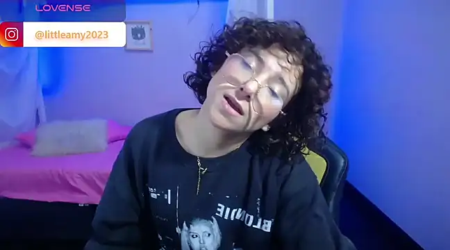 Snapshot of little__amy_ chatting on 4, 1, 2025 little amy online show from 4, 1, 2025