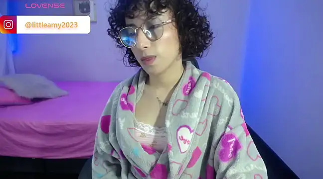 Snapshot of little__amy_ chatting on 6, 1, 2025 little amy online show from 6, 1, 2025