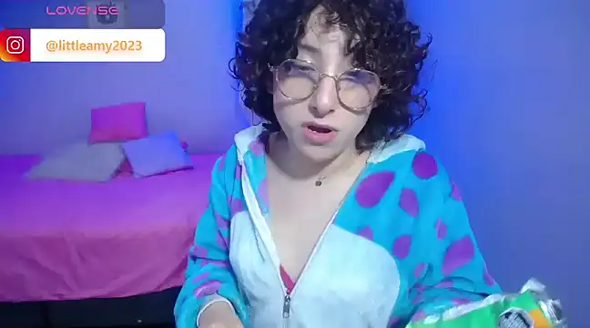 Snapshot of little__amy_ chatting on 9, 1, 2025 little amy online show from 9, 1, 2025