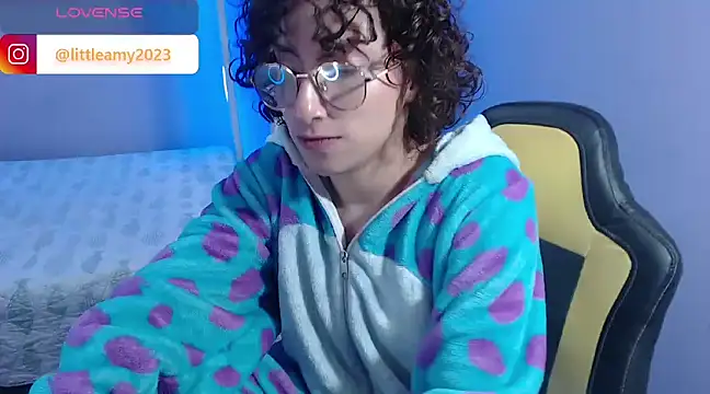 Snapshot of little__amy_ chatting on 20, 1, 2025 little amy online show from 20, 1, 2025