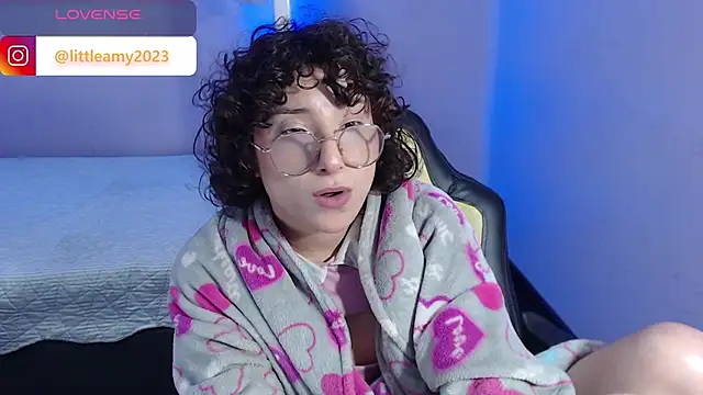 Snapshot of little__amy_ chatting on 30, 1, 2025 little amy online show from 30, 1, 2025