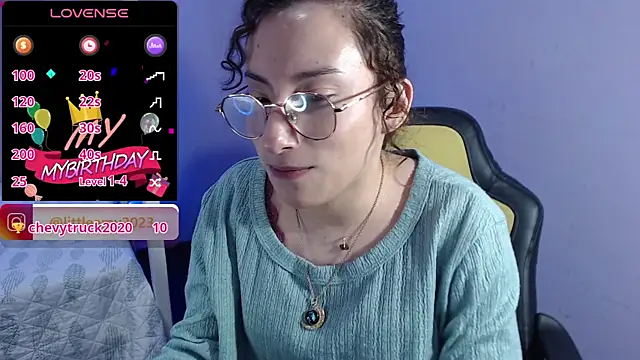 Snapshot of little__amy_ chatting on 2, 2, 2025 little amy online show from 2, 2, 2025