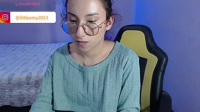 Snapshot of little__amy_ chatting on 4, 2, 2025 little amy online show from 4, 2, 2025
