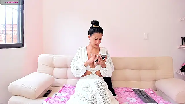 Alaia Ferrer  online show from 2, 3, 2025