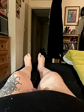 Snapshot of chatting on 14, 10, 2025 online show from 14, 10, 2025