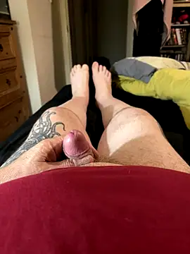 Snapshot of chatting on 28, 10, 2025 online show from 28, 10, 2025