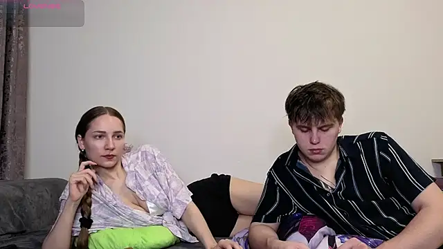 Emily and Ilumi online show from 4, 12, 2025