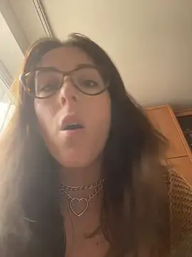 Snapshot of MommmyYummy chatting on 29, 4, 2026 MommmyYummy online show from 29, 4, 2026