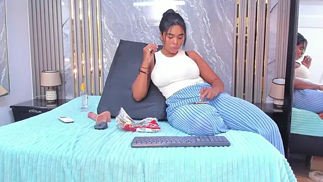 CiaraHarris online show from 8, 2, 2025