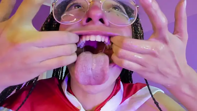 Cloe Leee online show from 28, 12, 2024