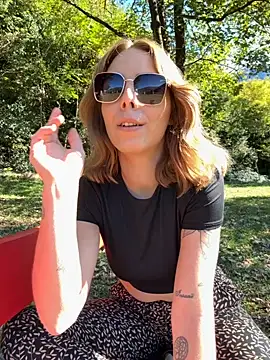 Mia Railey online show from 28, 10, 2025