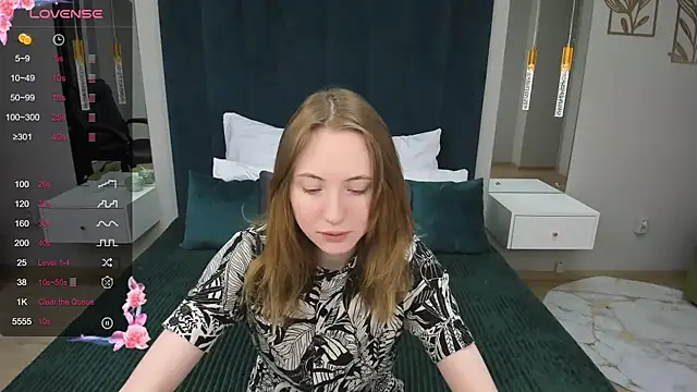 Snapshot of Cowell_Adelina chatting on 25, 1, 2025 Cowell Adelina online show from 25, 1, 2025