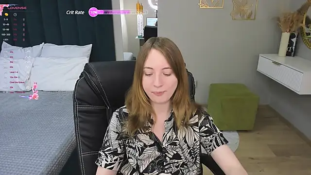 Snapshot of Cowell_Adelina chatting on 1, 2, 2025 Cowell Adelina online show from 1, 2, 2025