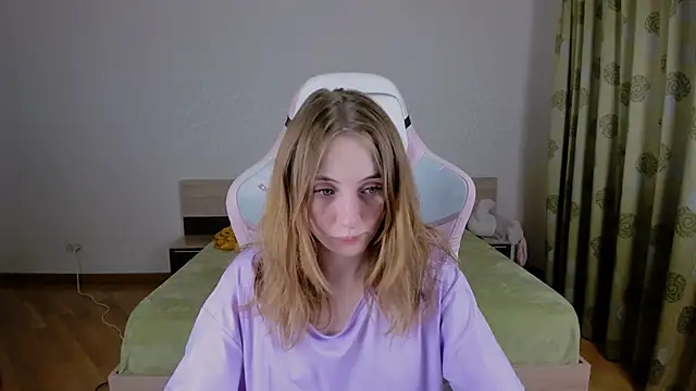 Snapshot of Cowell_Adelina chatting on 9, 3, 2025 Cowell Adelina online show from 9, 3, 2025