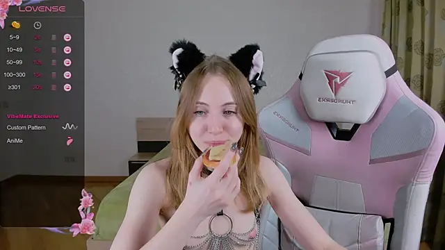 Snapshot of Cowell_Adelina chatting on 10, 3, 2025 Cowell Adelina online show from 10, 3, 2025