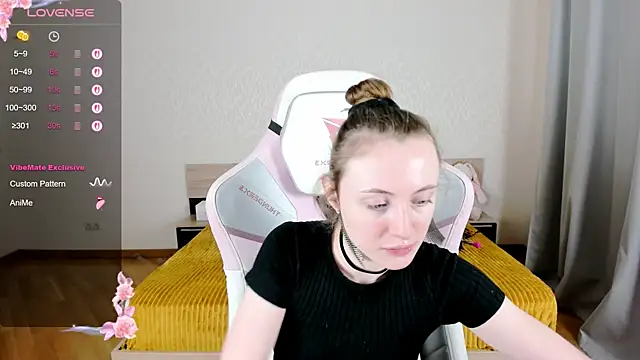 Snapshot of Cowell_Adelina chatting on 9, 9, 2025 Cowell Adelina online show from 9, 9, 2025