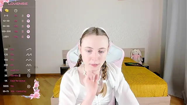 Snapshot of Cowell_Adelina chatting on 22, 9, 2025 Cowell Adelina online show from 22, 9, 2025