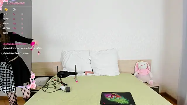 Snapshot of Cowell_Adelina chatting on 29, 9, 2025 Cowell Adelina online show from 29, 9, 2025