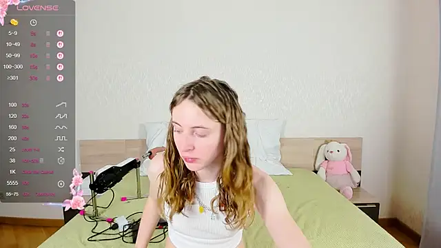 Snapshot of Cowell_Adelina chatting on 3, 10, 2025 Cowell Adelina online show from 3, 10, 2025