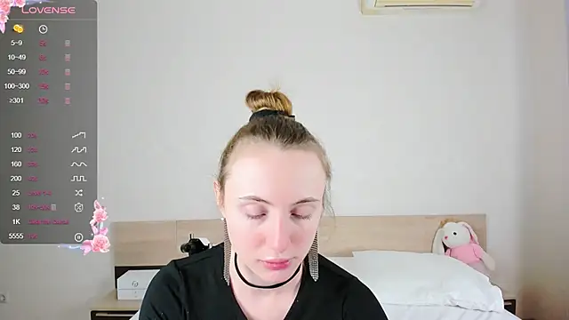 Snapshot of Cowell_Adelina chatting on 7, 10, 2025 Cowell Adelina online show from 7, 10, 2025