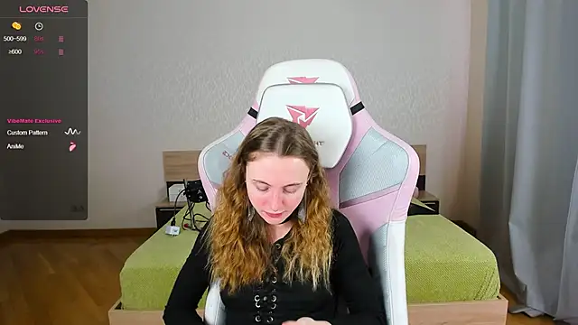 Snapshot of Cowell_Adelina chatting on 7, 11, 2025 Cowell Adelina online show from 7, 11, 2025