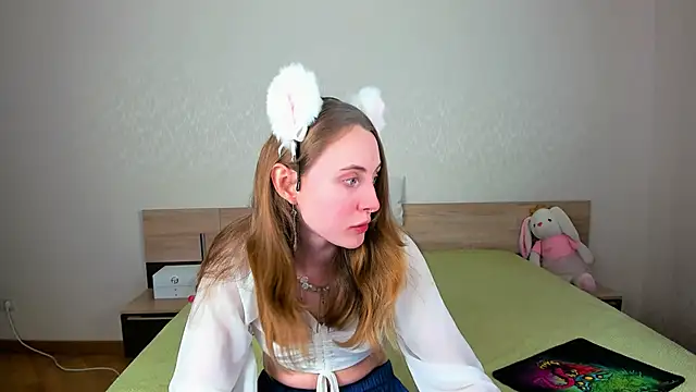 Snapshot of Cowell_Adelina chatting on 17, 11, 2025 Cowell Adelina online show from 17, 11, 2025