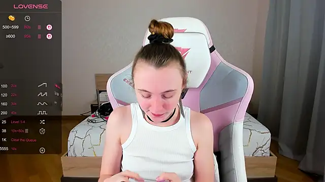 Snapshot of Cowell_Adelina chatting on 22, 11, 2025 Cowell Adelina online show from 22, 11, 2025