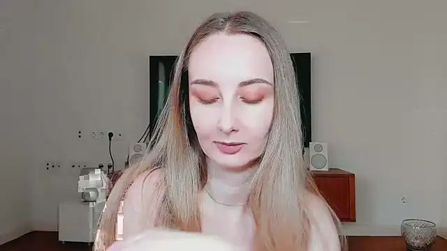 Maiami000 online show from 5, 3, 2026