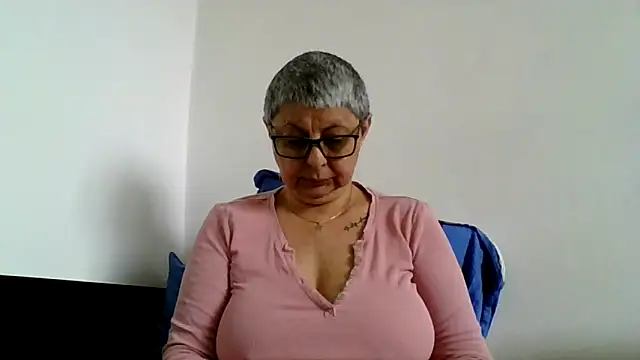 Snapshot of roseblak42 chatting on 9, 5, 2026 roseblak42 online show from 9, 5, 2026