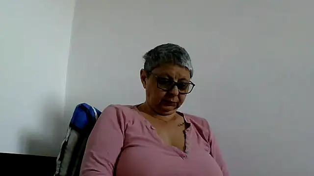 Snapshot of roseblak42 chatting on 10, 5, 2026 roseblak42 online show from 10, 5, 2026