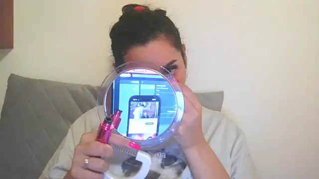 Snapshot of LovelyJulliette chatting on 5, 12, 2025 LovelyJulliette online show from 5, 12, 2025