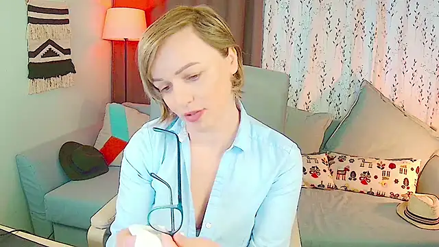 Snapshot of NandiSmile chatting on 2, 12, 2025 NandiSmile online show from 2, 12, 2025