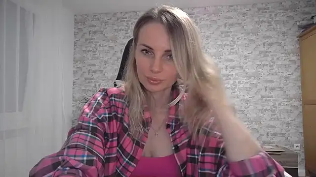 AlissonBia online show from 15, 9, 2025