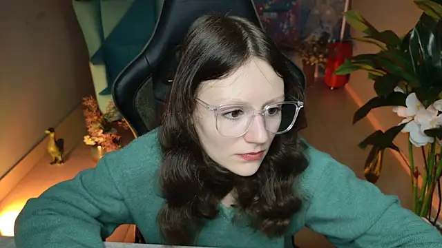 VeliraBraitberg online show from 1, 2, 2025