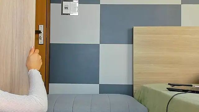 Kiera Thomas online show from 4, 2, 2026