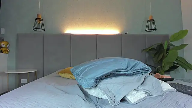 Snapshot of LiaVelez chatting on 15, 3, 2025 LiaVelez online show from 15, 3, 2025