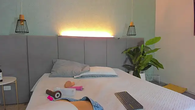 Snapshot of LiaVelez chatting on 19, 3, 2025 LiaVelez online show from 19, 3, 2025