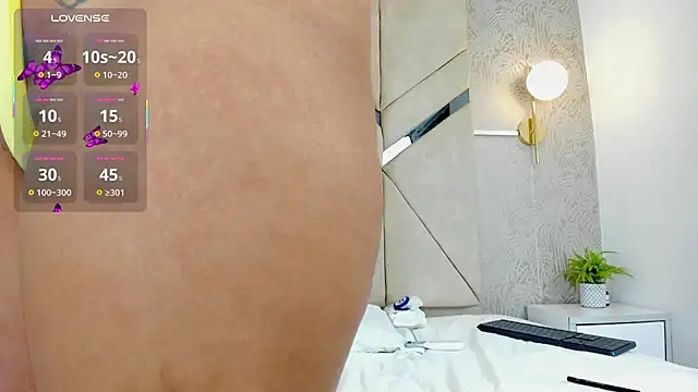 Snapshot of LiaVelez chatting on 18, 9, 2025 LiaVelez online show from 18, 9, 2025