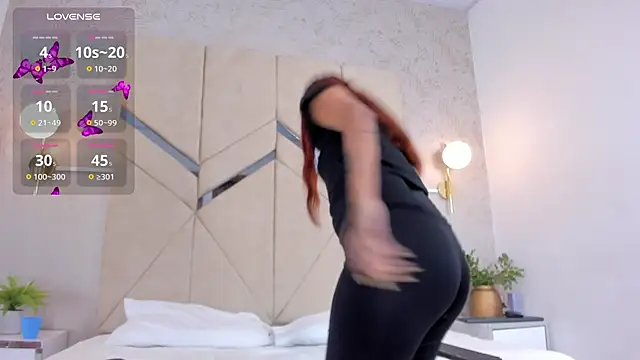 Snapshot of LiaVelez chatting on 25, 9, 2025 LiaVelez online show from 25, 9, 2025